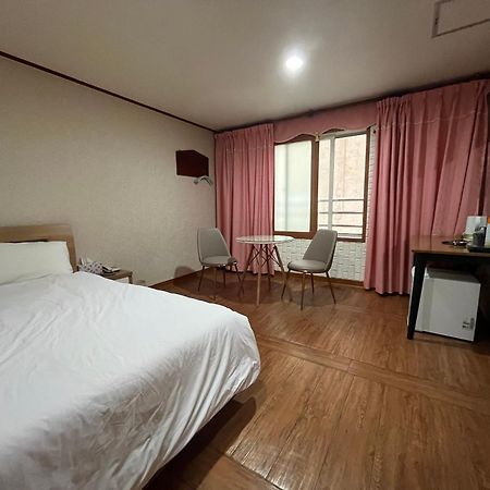 Oreum Motel Csedzsu Kültér fotó
