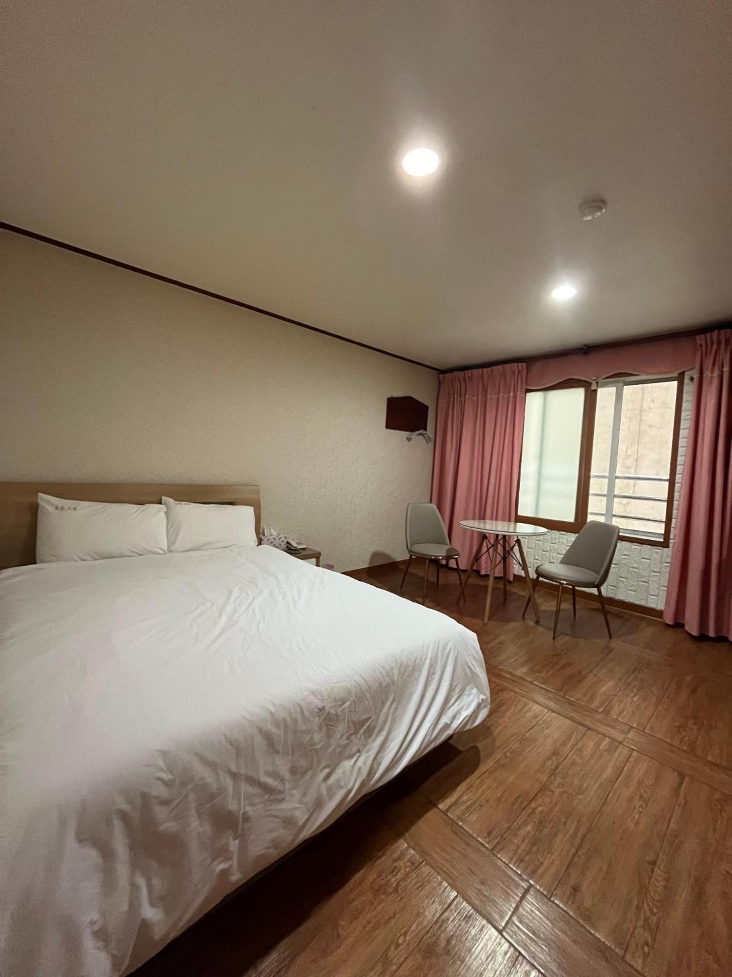 Oreum Motel Csedzsu Kültér fotó