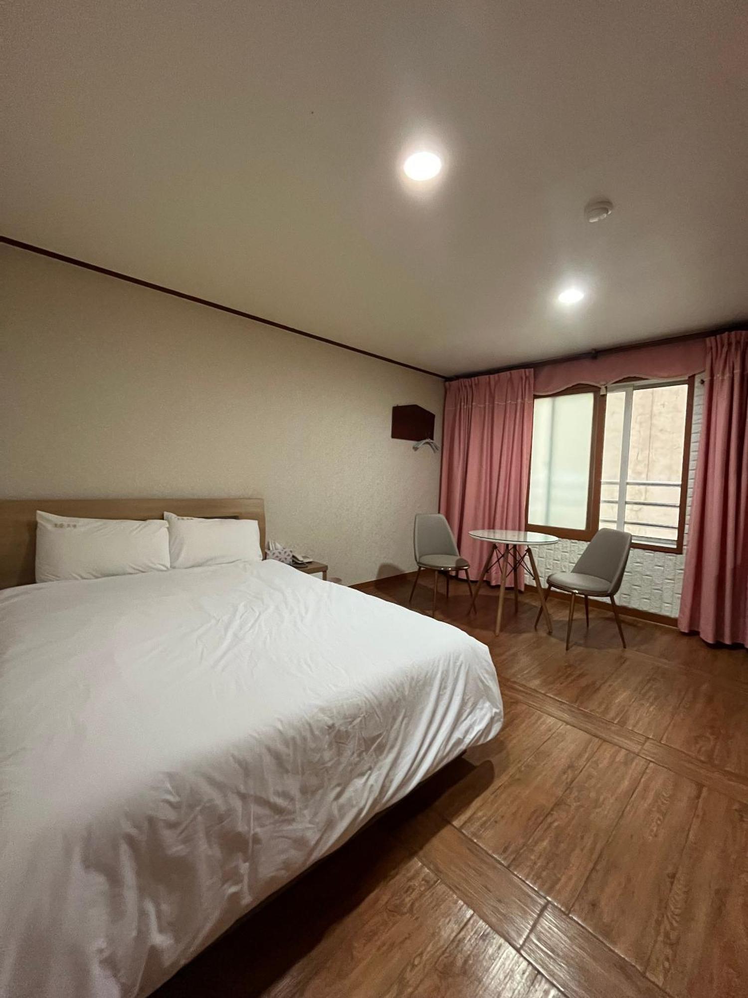 Oreum Motel Csedzsu Kültér fotó