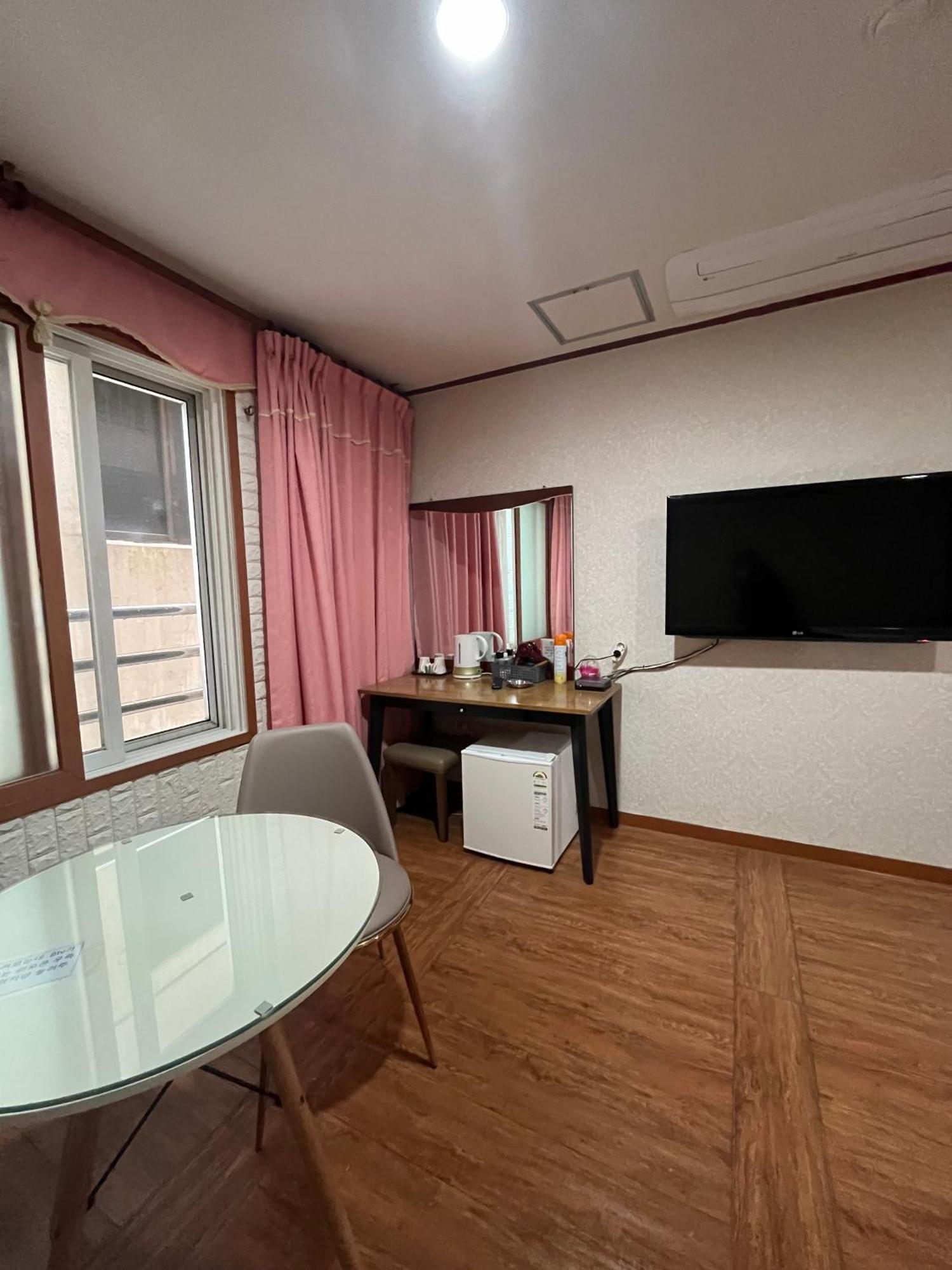Oreum Motel Csedzsu Kültér fotó